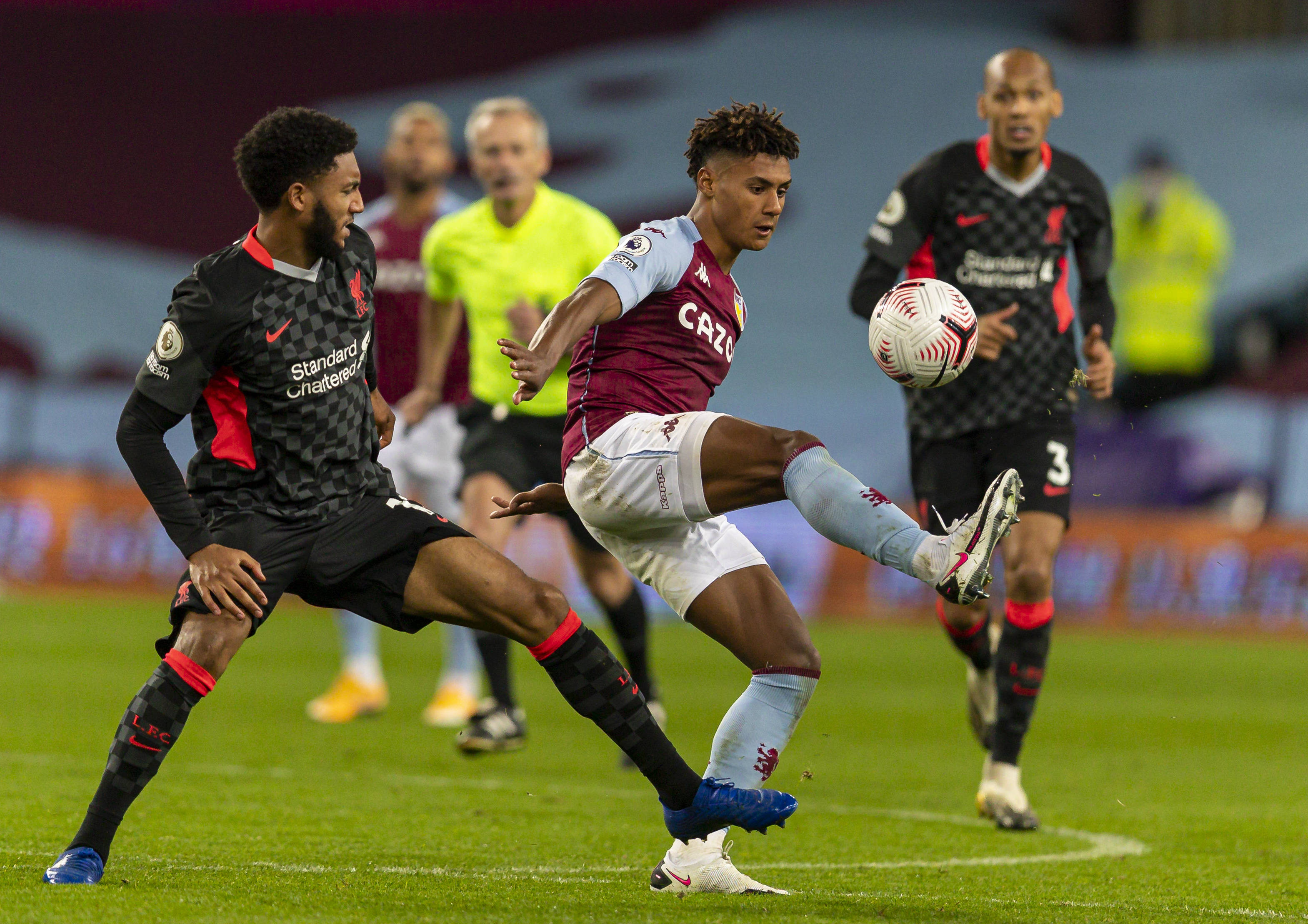 同时借助媒 同时借助媒