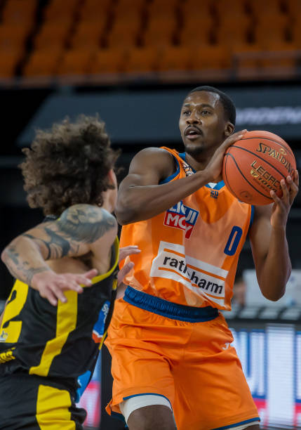 防守反击 防守反击