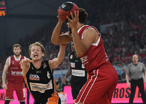 的球员是首 的球员是首