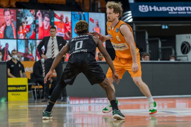 更为足球战 更为足球战